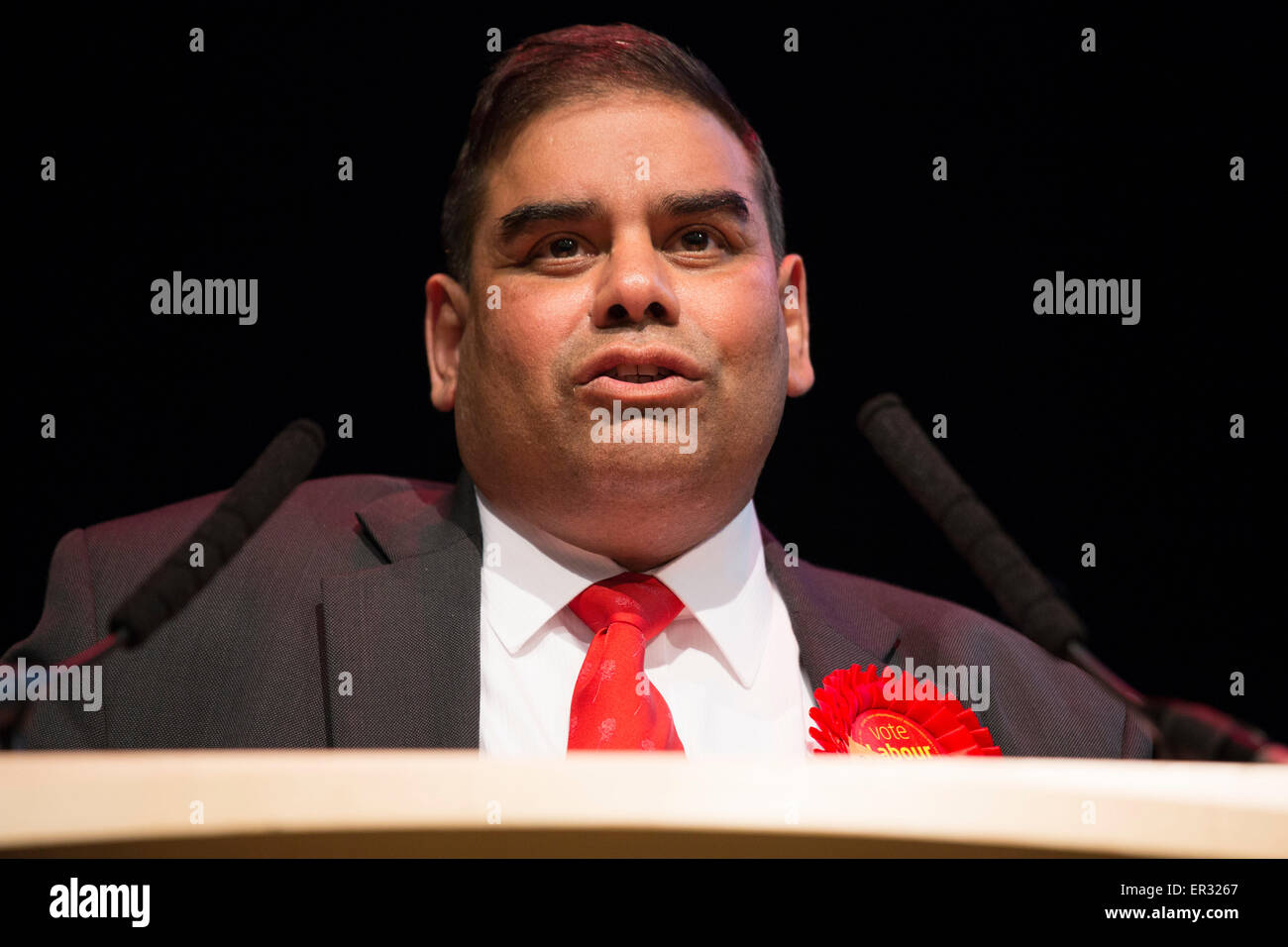 Kahlid Mahmood, MP für Perry Barr, Birmingham, im Bild behält seinen Sitz bei den Parlamentswahlen 2015. Stockfoto