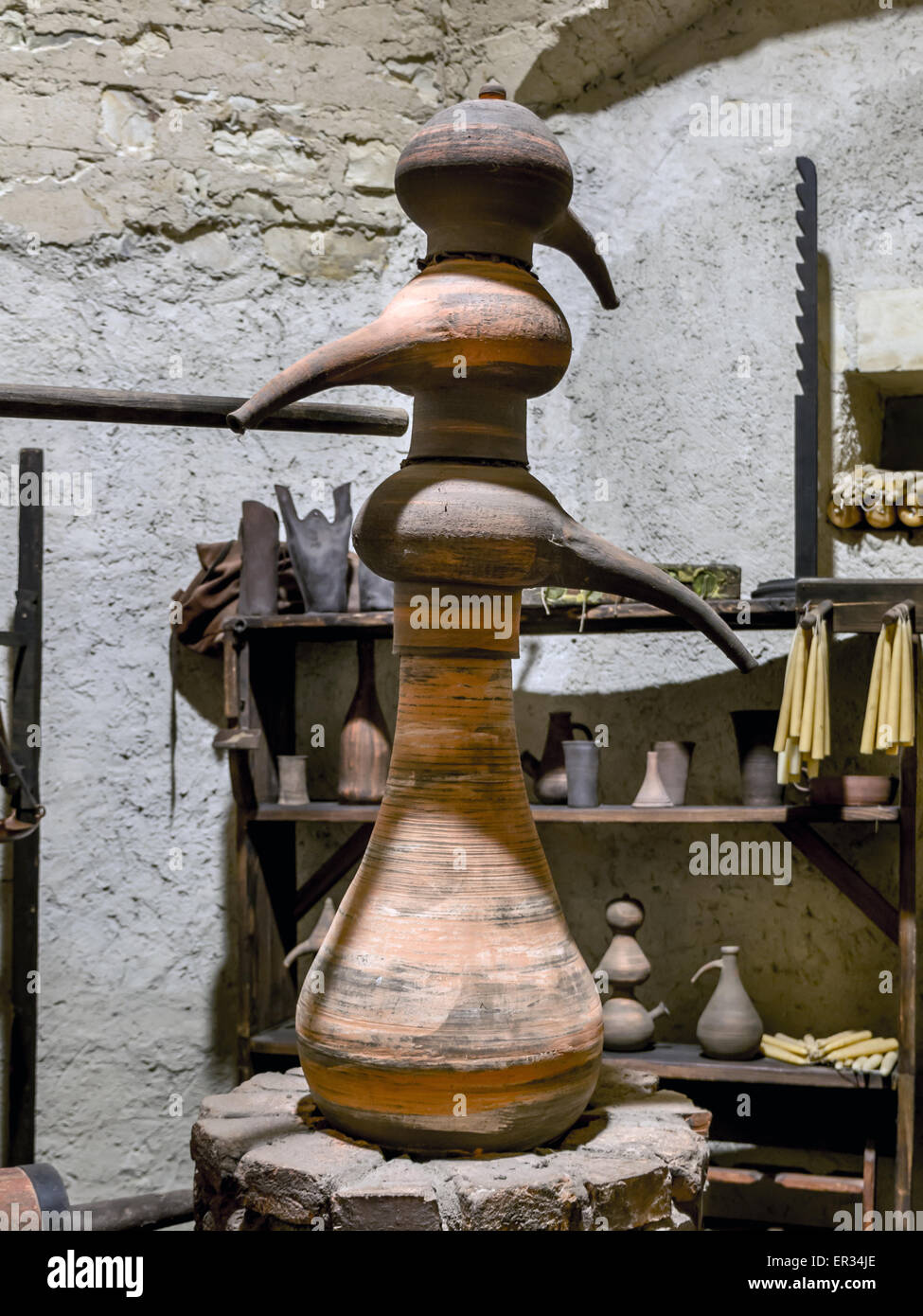 Des alten Alchemisten Workshop mit Instrumenten und Geräten Stockfoto