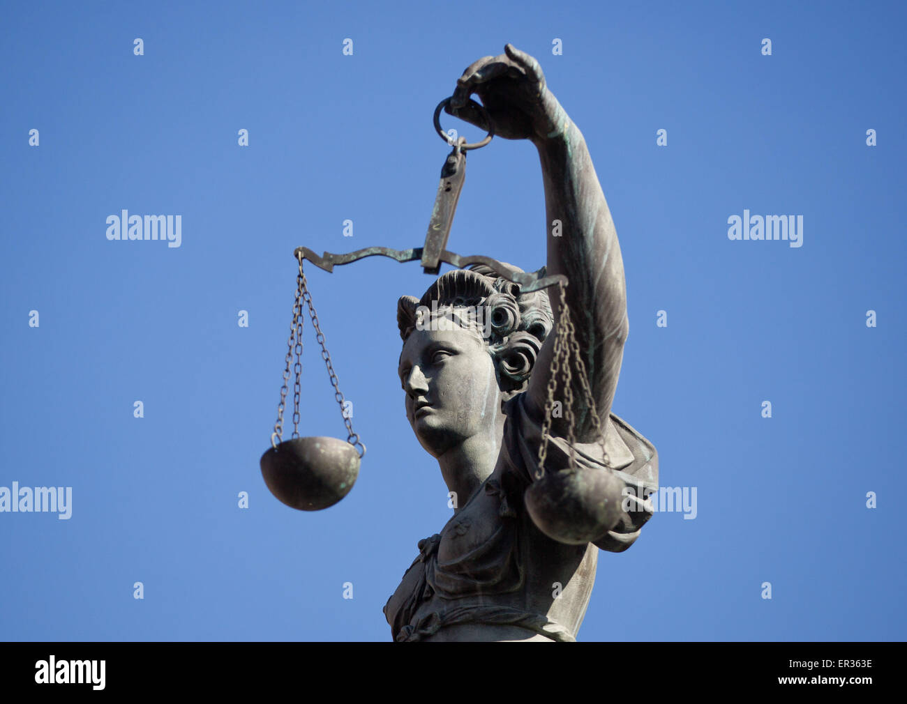 Lady Justice Statue - Justiz Göttin Skulptur Für Schreibtisch Deko