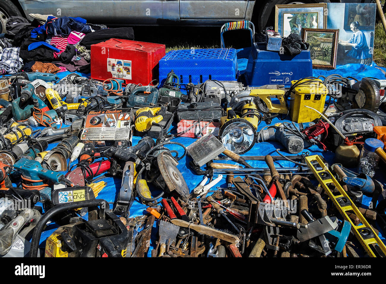Gebrauchte Werkzeuge zum Verkauf auf einem Flohmarkt in Essex  Stockfotografie - Alamy