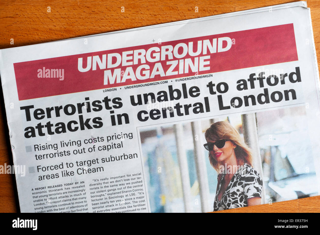 Eine Kopie des freien unterirdischen Satiremagazins, auf die Londoner U-Bahn kostenlos ausgehändigt. Stockfoto
