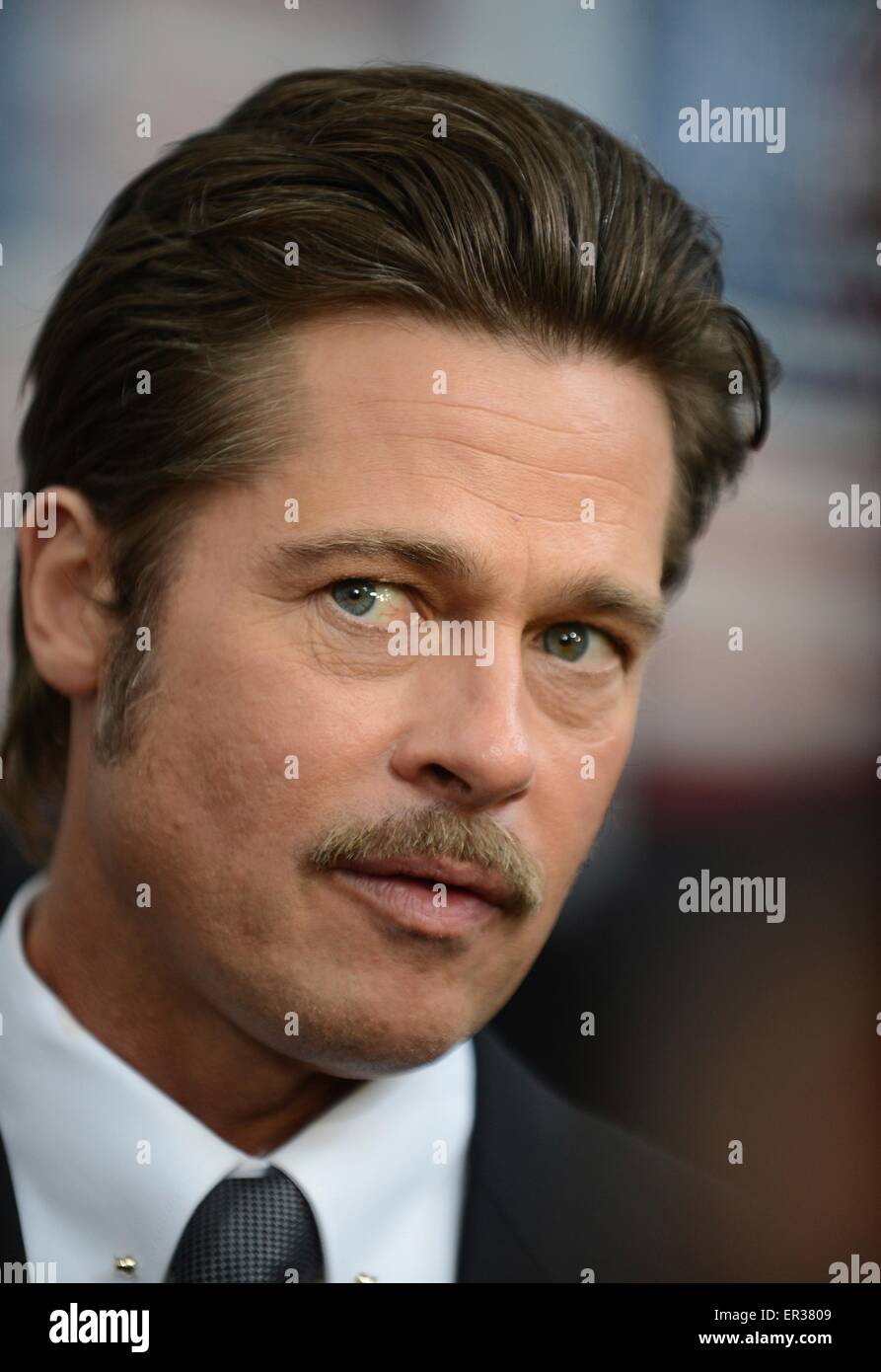 Schauspieler Brad Pitt Bei Der Premiere Von Dem Blockbuster Film Fury An Der Newseum 21 Oktober 2014 In Washington D C Stockfotografie Alamy