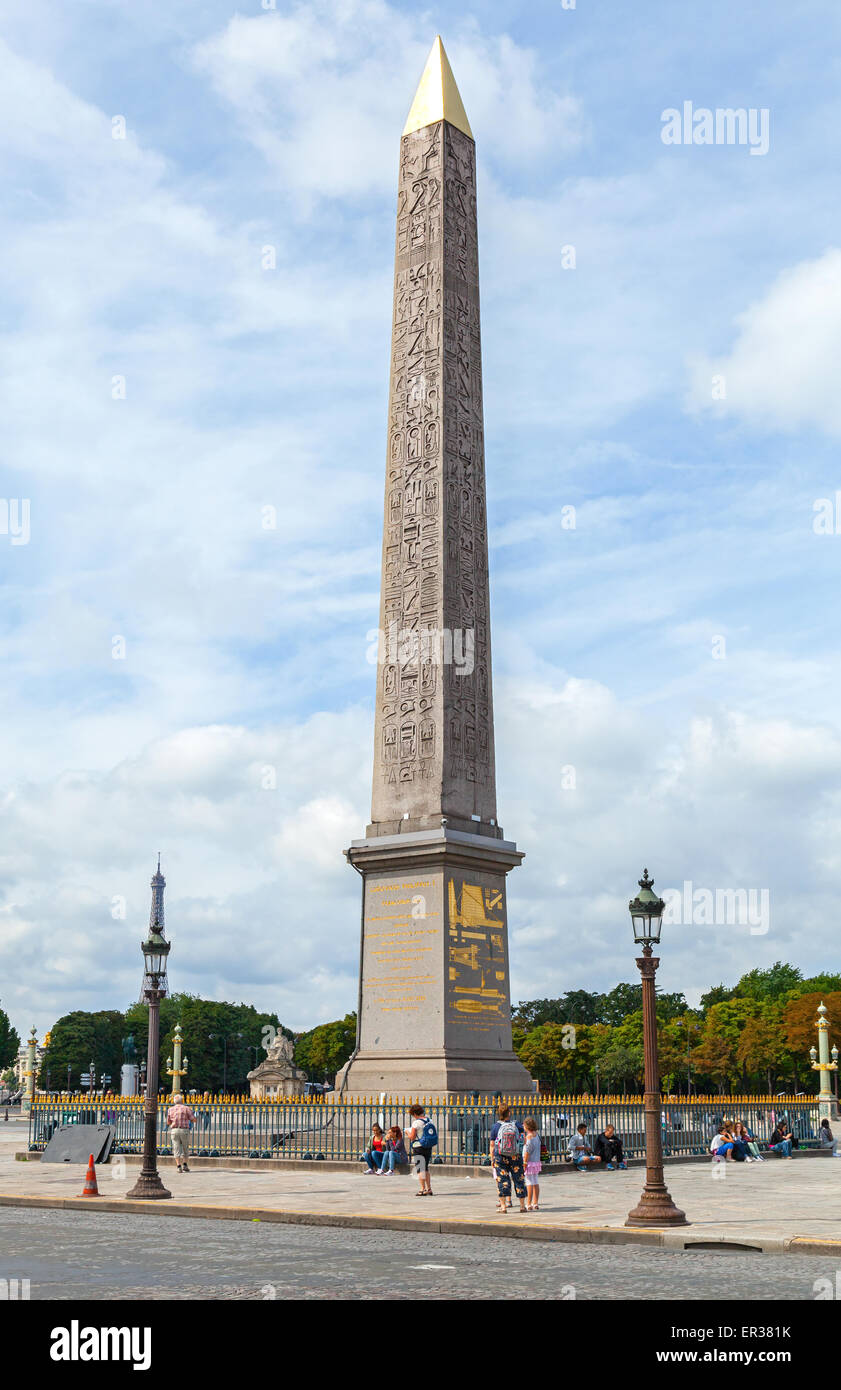 Paris, Frankreich - 9. August 2014: Ägyptische Obelisk auf dem Place De La Concorde in Paris Stockfoto