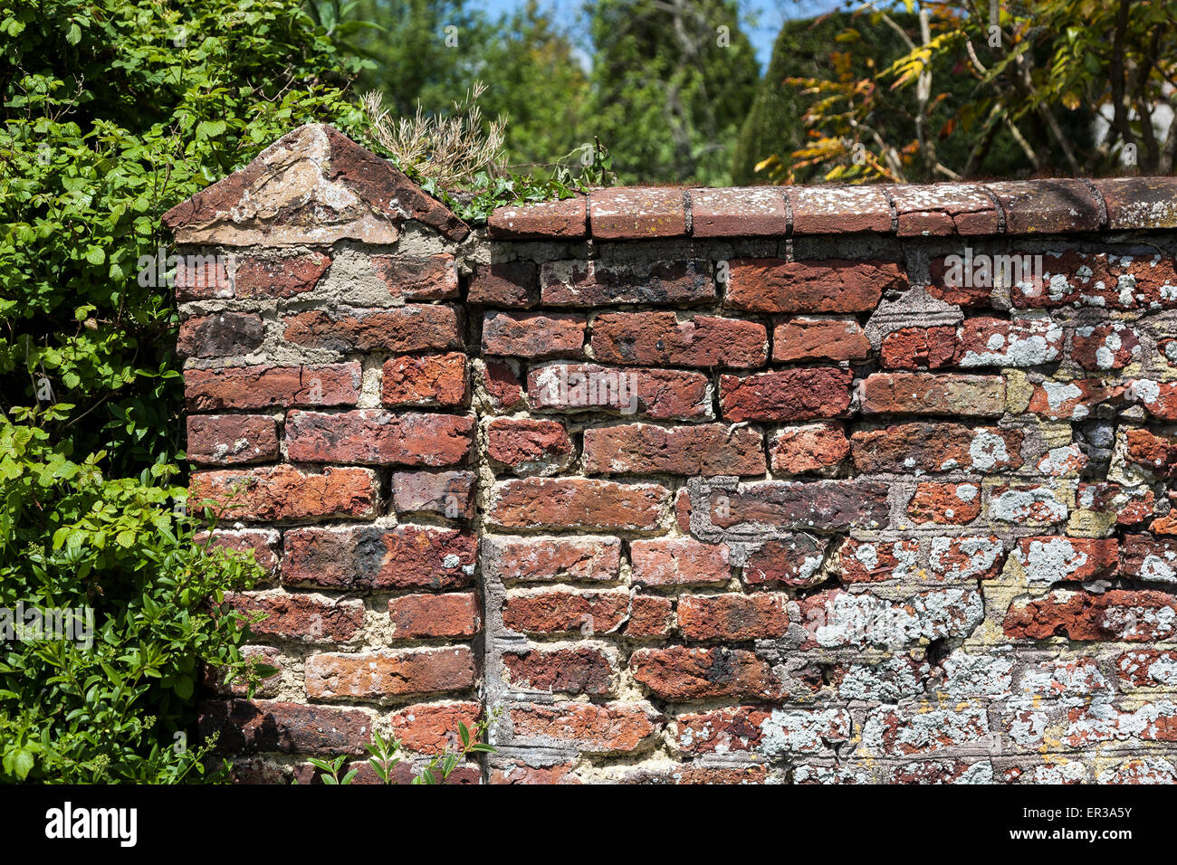 Mauerwerk ist mauerwerk von einem maurer produziert Fotos und