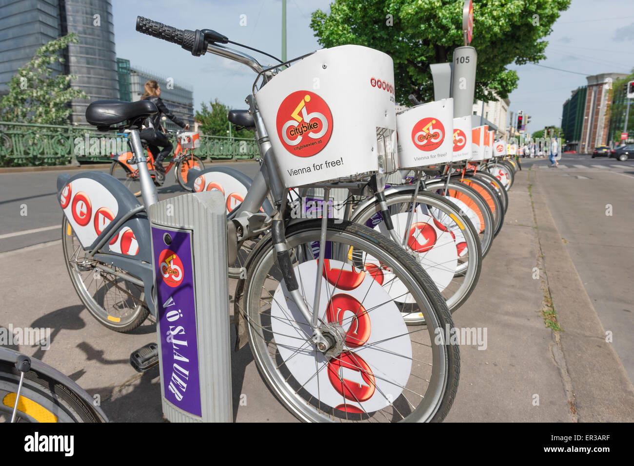 Wien Radfahren, Blick auf Wiens Fahrradverleih, immens beliebt bei Einheimischen und Touristen gleichermaßen in der österreichischen Hauptstadt. Stockfoto