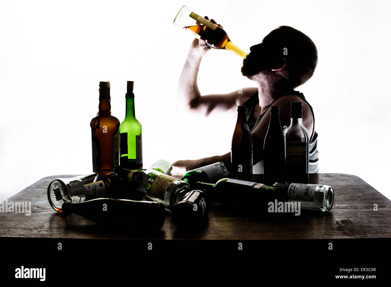 Silhouette Man Drinking Beer Fotos Und Bildmaterial In Hoher