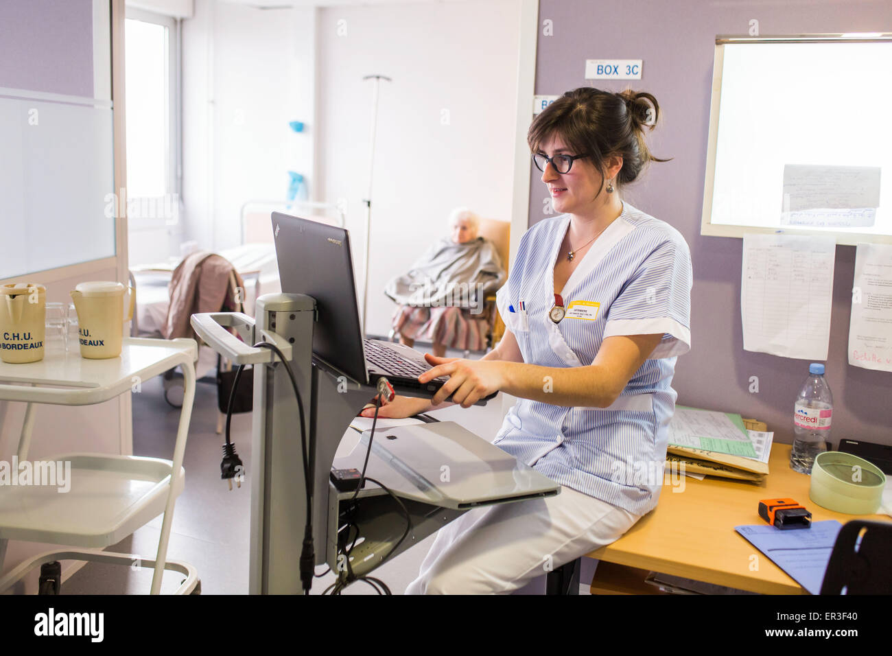 Krankenschwester Krankenhaus Abteilung Rheumatologie von Bordeaux, Frankreich. Stockfoto