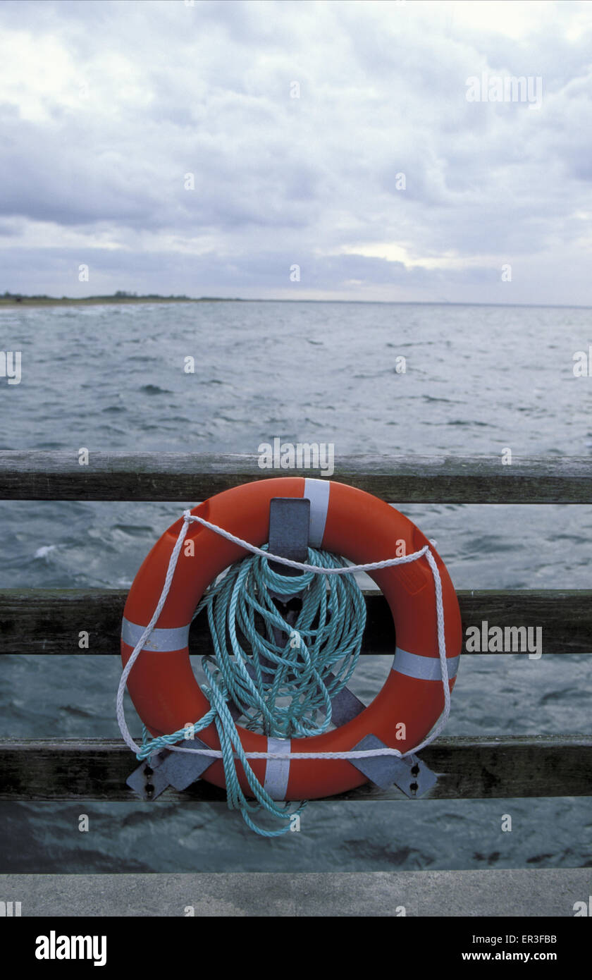 DEU, Deutschland, Mecklenburg-Vorpommern, Wustrow an der Ostsee, Rettungsring.  DEU, Deutschland, Mecklenburg-Vorpommern, Os Stockfoto