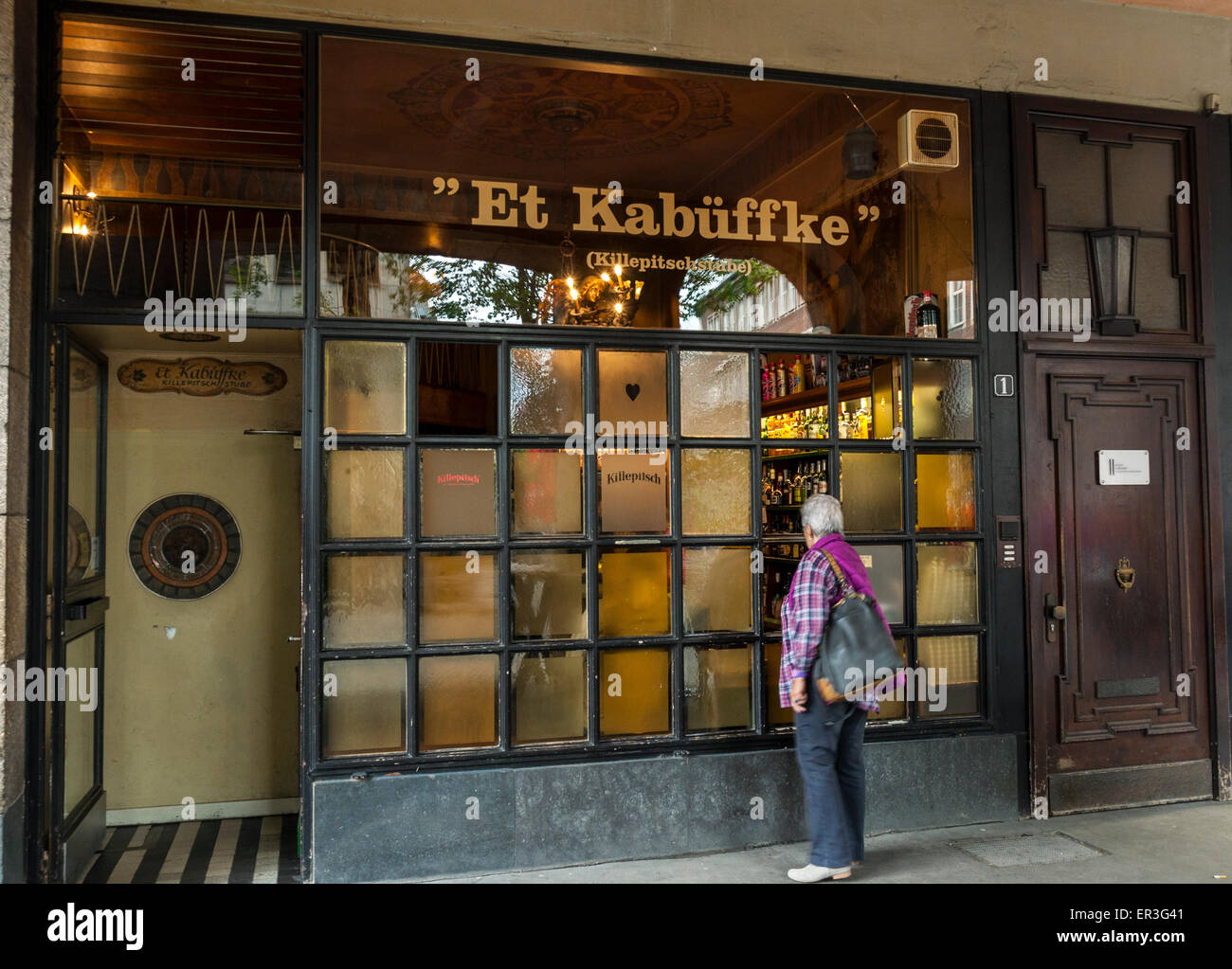 Bar-Killepitsch Stube "Et Kabüffke'' in der Düsseldorfer Altstadt oder die Altstadt, Deutschland. Stockfoto
