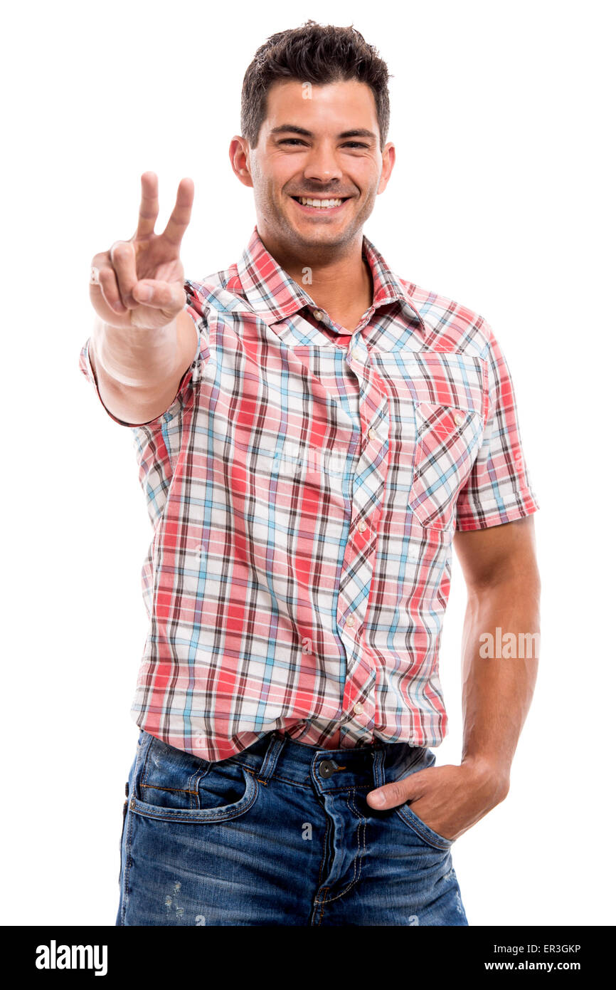 Hübscher Latin Mann lächelnd und zeigt zwei Finger, isoliert auf einem weißen Hintergrund Stockfoto