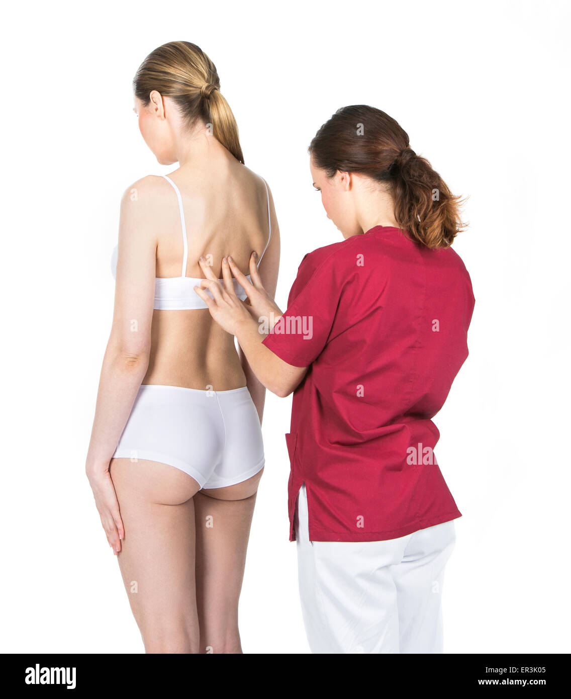 Physiotherapeuten, die eine körperliche Untersuchung einer Frau zu tun Stockfoto