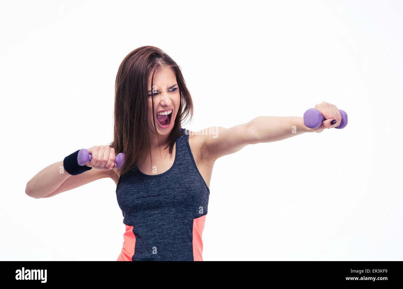 Böse Frau Training mit Hanteln isoliert auf weißem Hintergrund Stockfoto