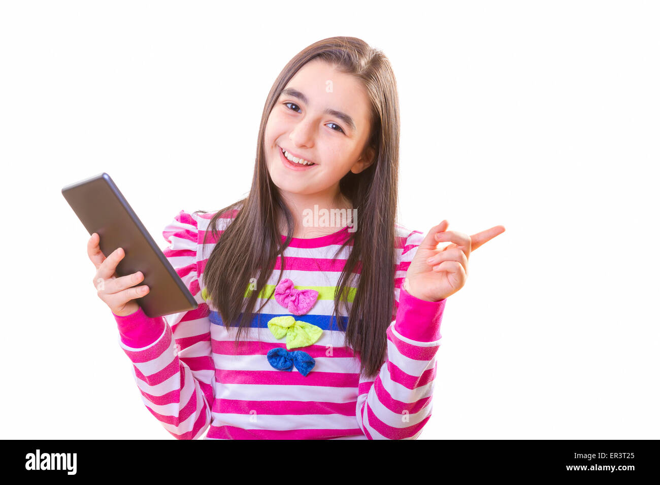 schöne Teenager-Mädchen in Freizeitkleidung mit Rucksack mit digitalen Tablet in der hand Stockfoto