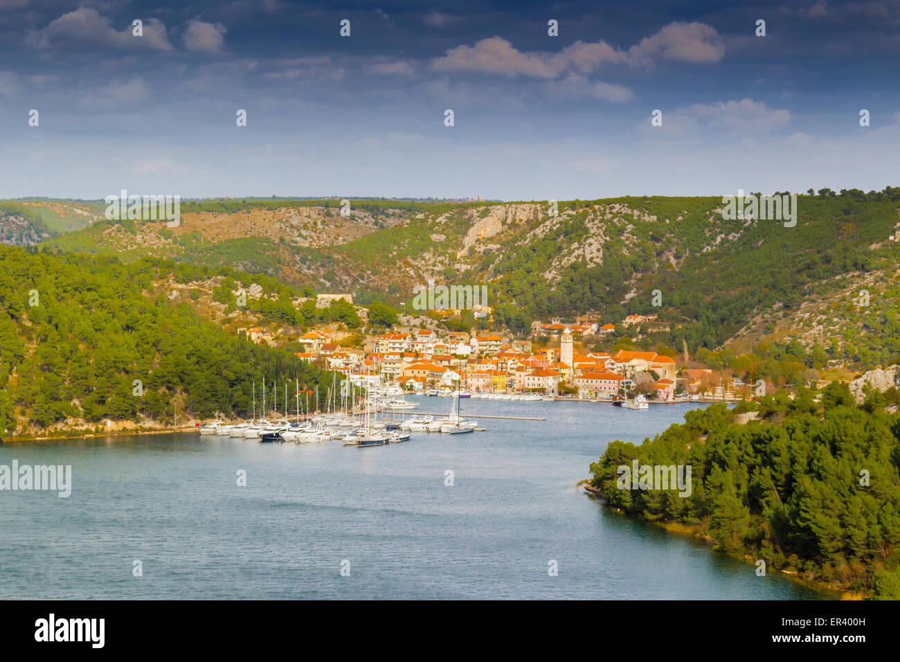 Blick über die Bucht von Skradin endet Fluss Krka in Kroatien Stockfoto