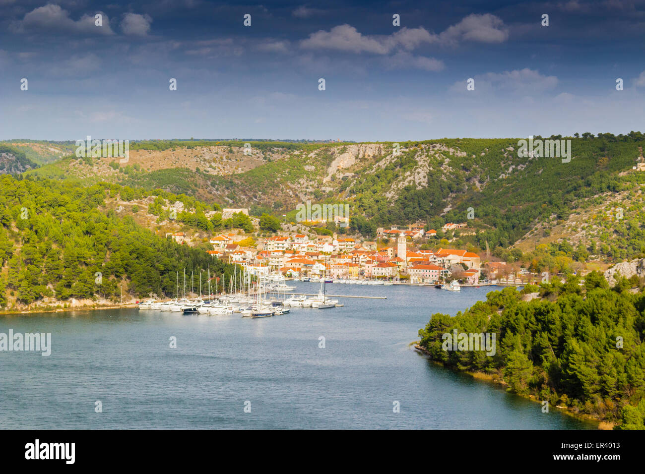 Blick über die Bucht von Skradin endet Fluss Krka in Kroatien Stockfoto
