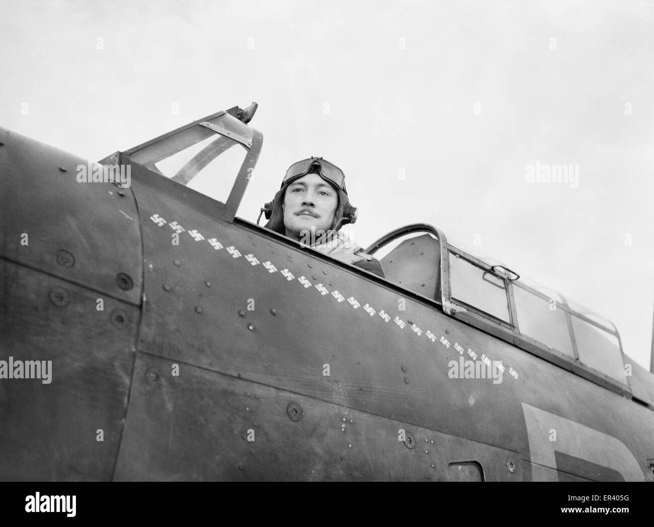 Geschwader-Führer Stanford Tuck, Royal Air Force in seiner Hawker Hurricane. Stockfoto