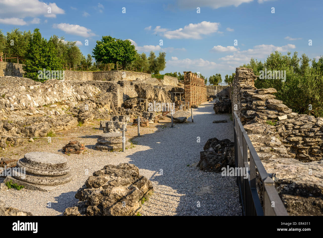 Grotten des Catull, kennt die römische Villa als Villa Catulliana oder "Grotte di Catullus", 1. Jahrhundert v. Chr. die Spalten der cryptoport Stockfoto