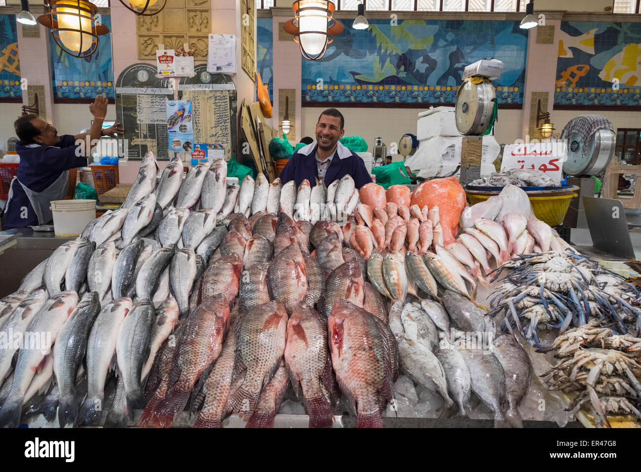 Innere der Fischmarkt am Souq Sharq in Kuwait-Stadt, Kuwait. Stockfoto