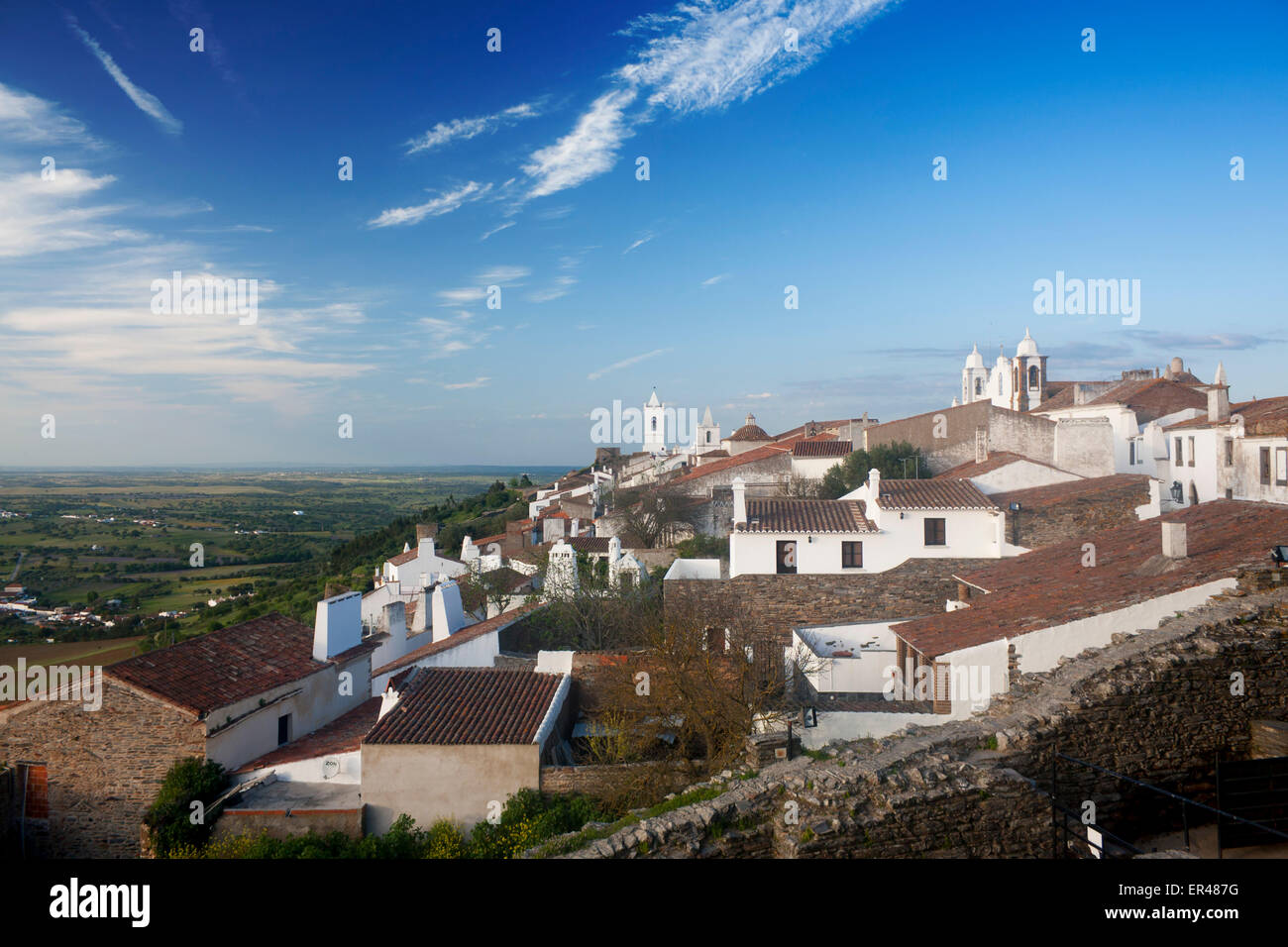 Monsaraz Blick auf das Dorf von Mauern der Burg Castelo Alentejo Portugal Stockfoto