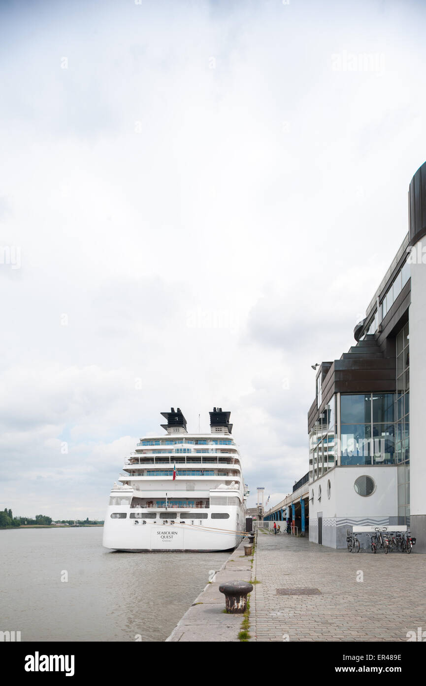 Belgien, Antwerpen, MV Seaborn Quest angedockt an Zuiderterras Stockfoto