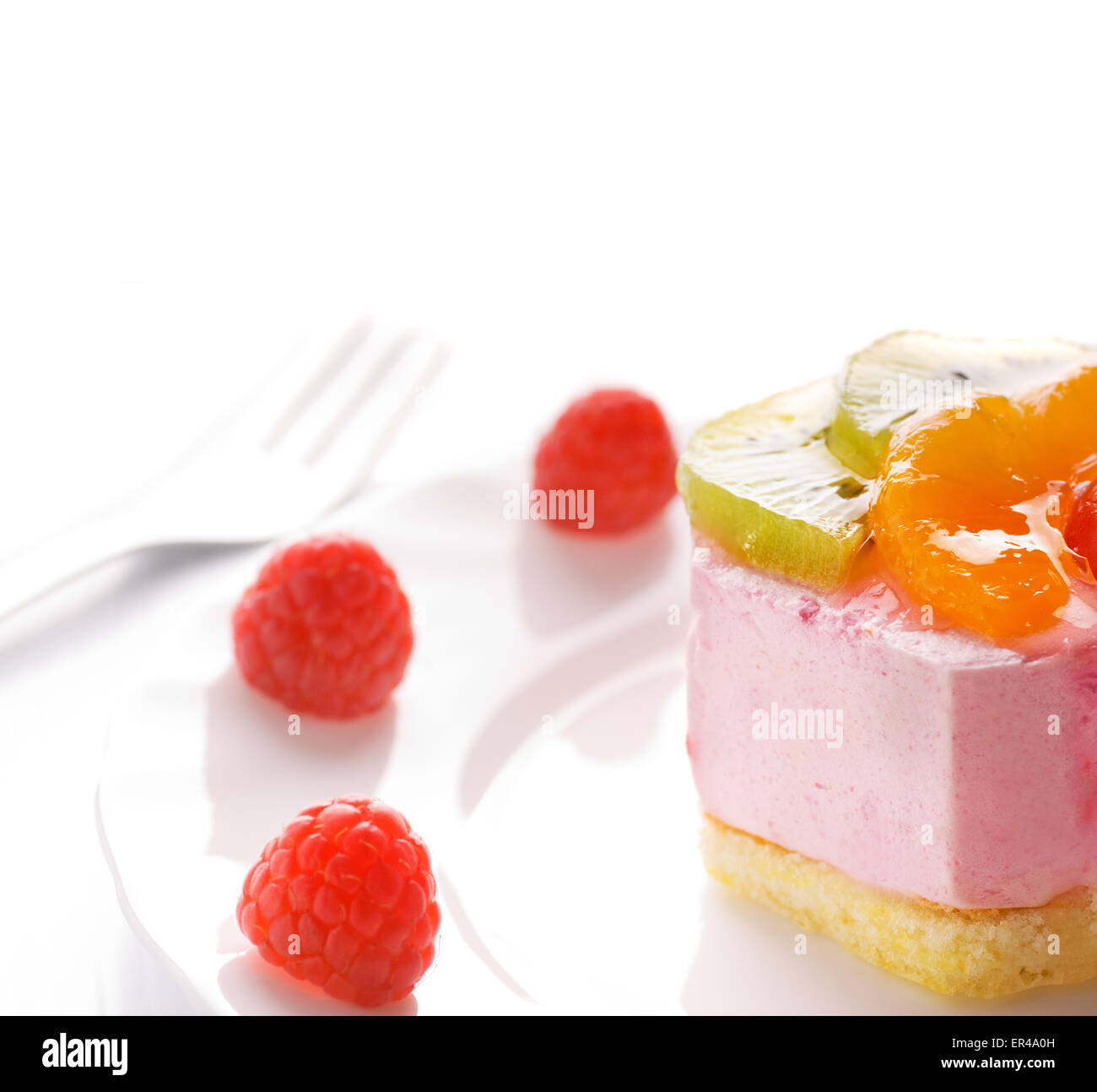 Leckere kalorienarme Frucht-Kuchen isoliert auf weißem Hintergrund Stockfoto