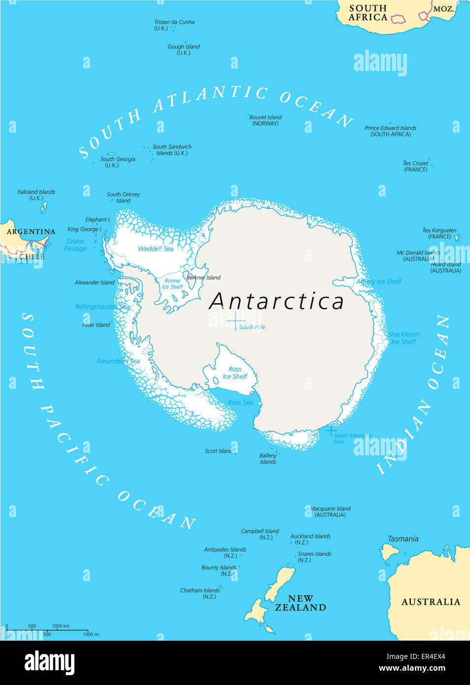 Politische Karte der Antarktis Region mit Südpol, ice Shelfs und Inseln. Englische Beschriftung und Skalierung. Abbildung. Stockfoto