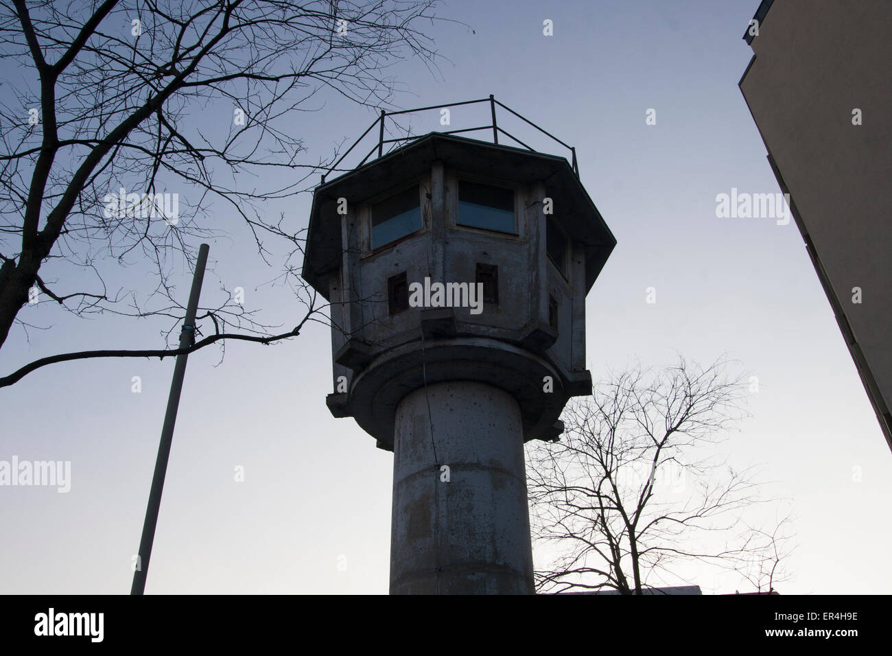 ehemalige Grenze bewachen Turm Berliner Mauer Berlin Deutschland Stockfoto
