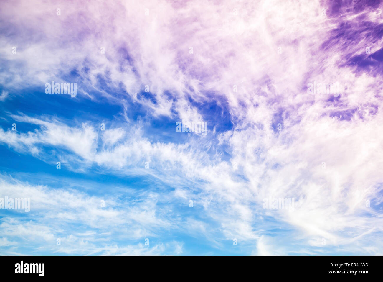 Fantastische blau und lila bewölktem Himmel Hintergrundtextur Stockfoto