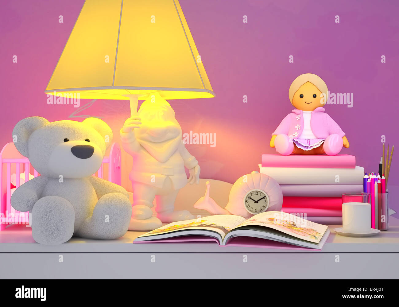 Kinderspielzeug, Bücher, farbige Stifte, Wecker, die Lampe, Milch in ein  Glas befinden sich auf einem Tisch Stockfotografie - Alamy