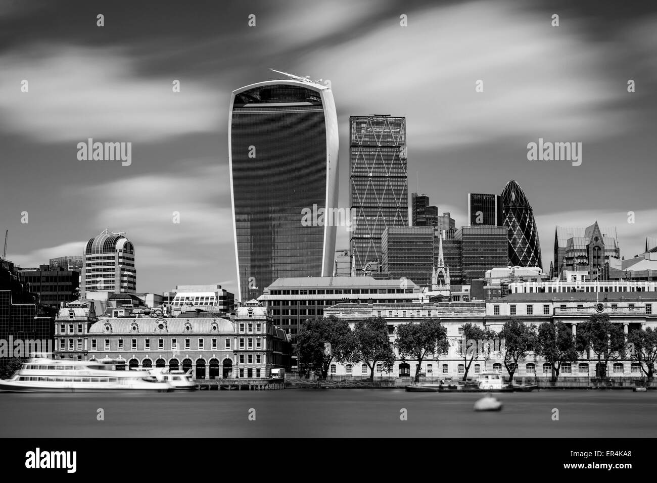 Die Themse und die Skyline der City of London, London, England Stockfoto