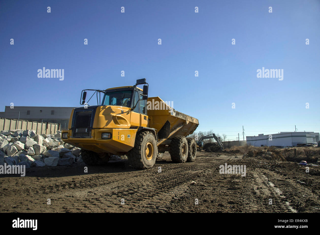 Großer Kipper auf Baustelle Stockfoto