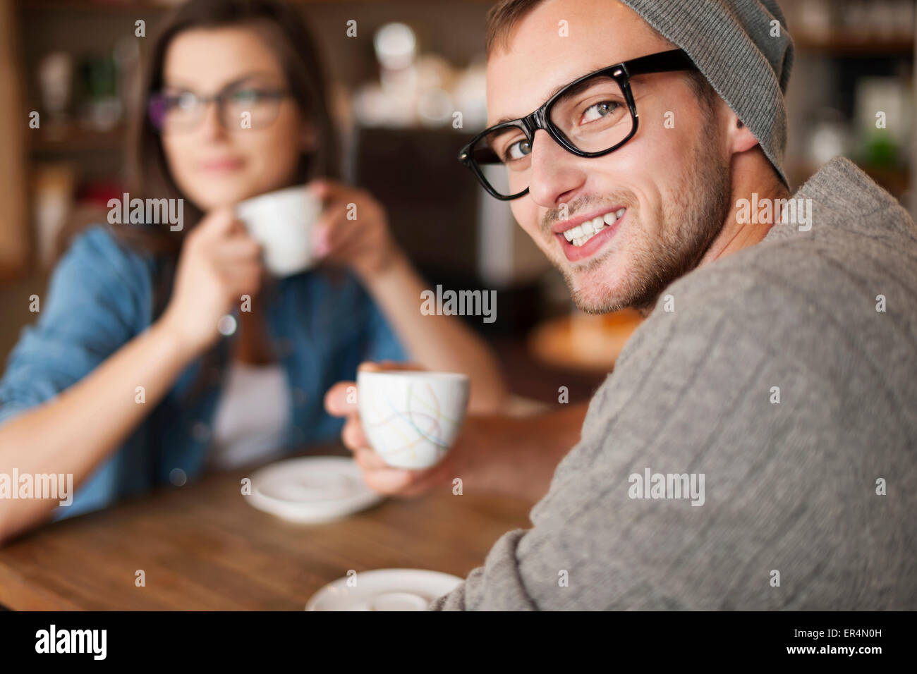 Portrait von Hipster Mann im Café. Krakau, Polen Stockfoto