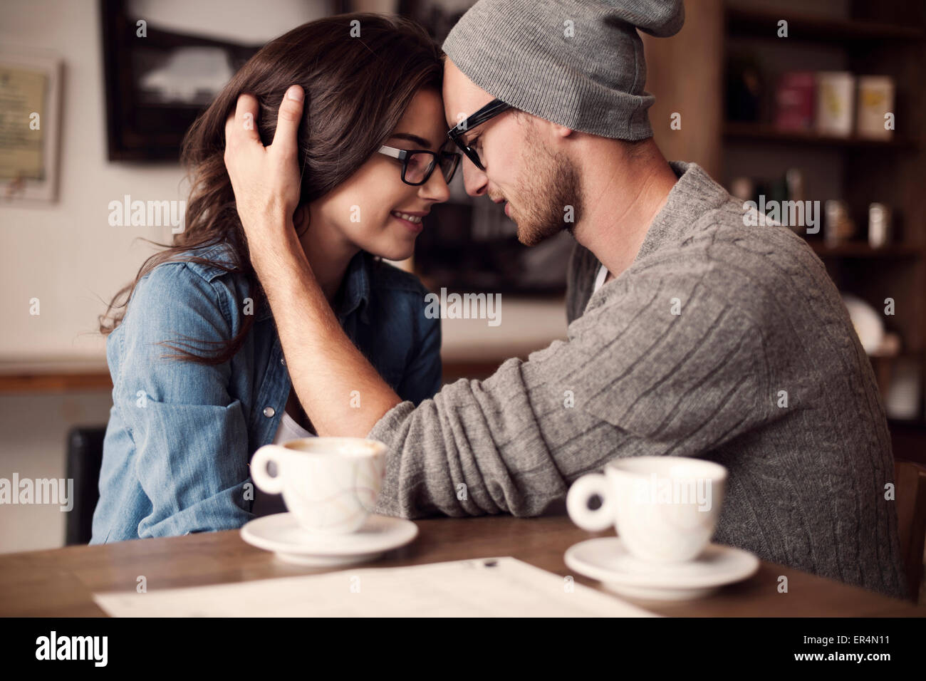 Romantische Momente für junges Paar. Krakau, Polen Stockfoto