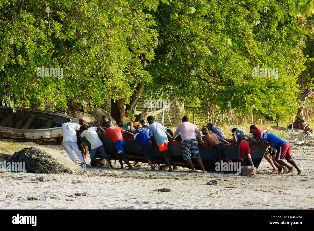 Tamarin Strand, Boot einheimischen Fischen drängen ans Ufer, Insel Mauritius Stockfoto