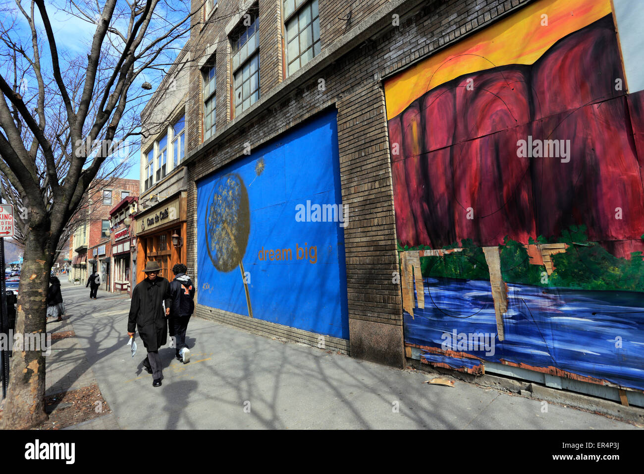 Wandbilder auf Main St. Yonkers New York Stockfoto