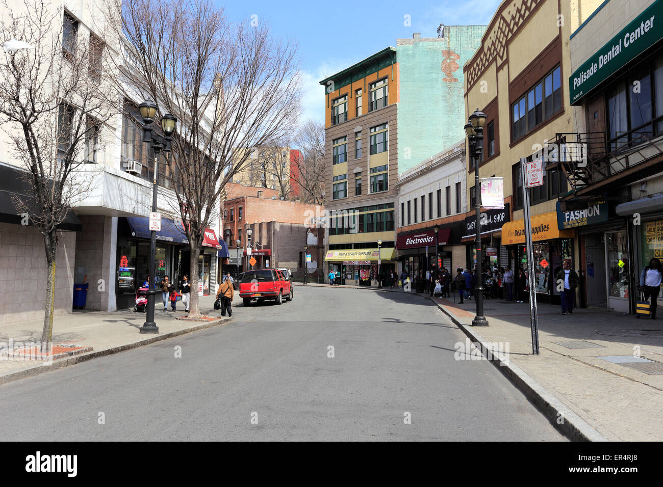 North Broadway in der Nähe von Getty Square Yonkers New York Stockfoto