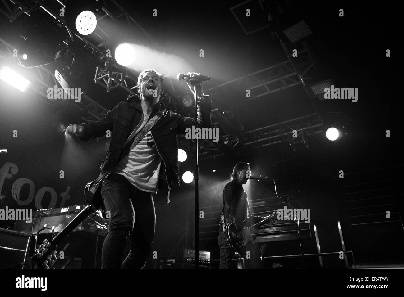 Switchfoot spielen des flüssigen Zimmer Edinburgh 2015 Jon Vorarbeiters Stockfoto