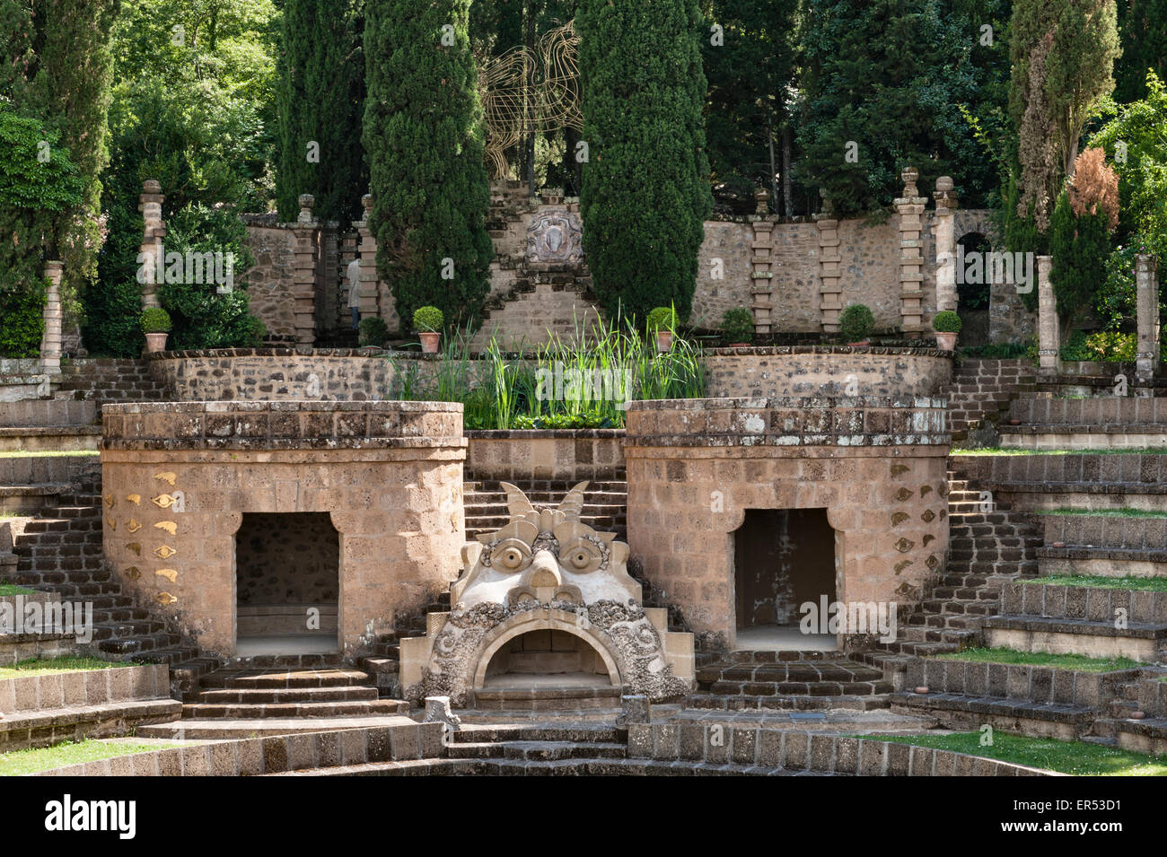 Die exzentrische architektonische Torheit Garten von La Scarzuola, Umbrien, Italien, gebaut in den 20c von Tomaso Buzzi. Das Amphitheater Stockfoto