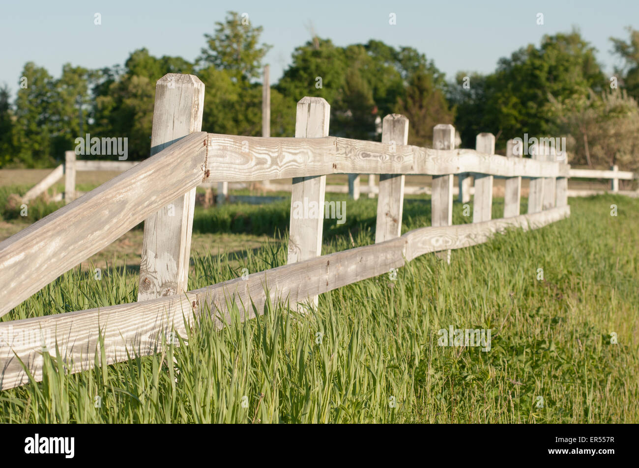 Alter holzzaun -Fotos und -Bildmaterial in hoher Auflösung – Alamy