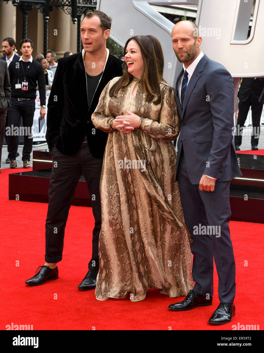 Melissa McCarthy, Jude Law und Jason Statham besucht die Europa-Premiere von SPY auf 27.05.2015 im ODEON Leicester Square, London. . Bild von Julie Edwards Stockfoto