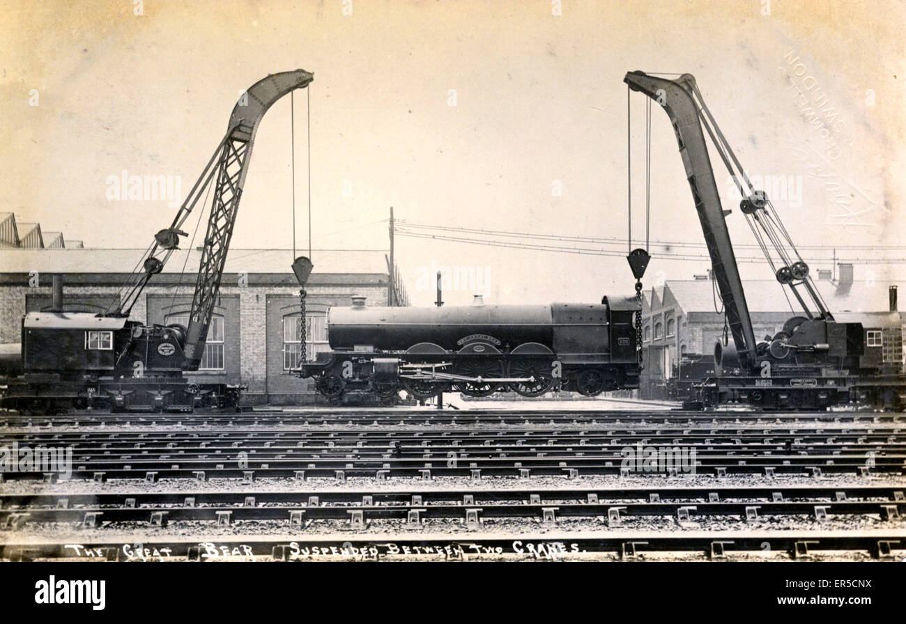 Die Lokomotive Hängt Zwischen Zwei Cranes, Crewe, Cheshire Stockfoto