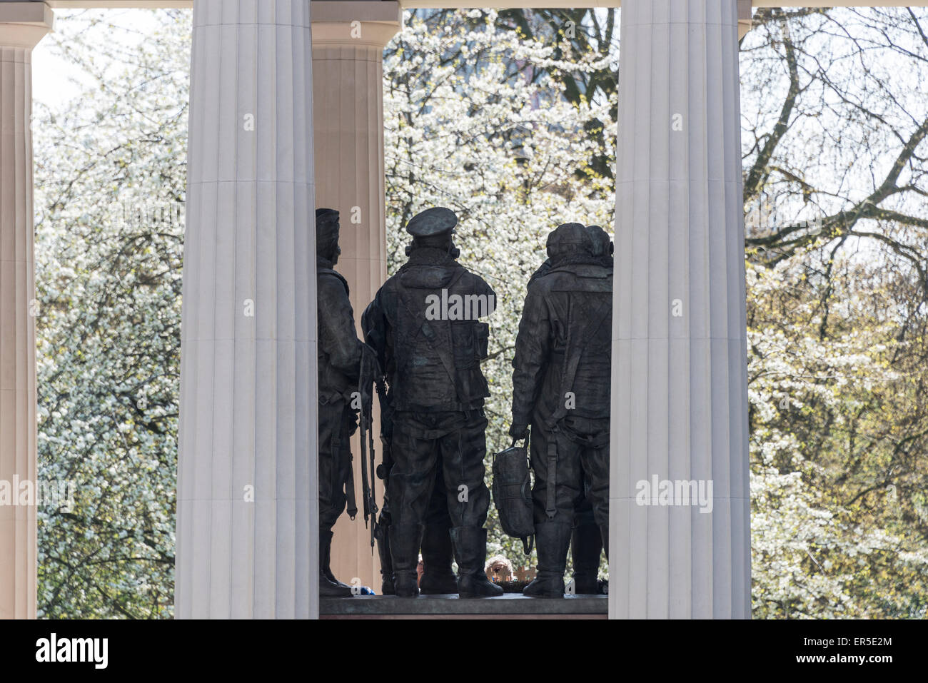 Die Royal Air Force Bomber Command Gedenkstätte im Frühjahr, The Green Park, City of Westminster, London, England, Vereinigtes Königreich Stockfoto