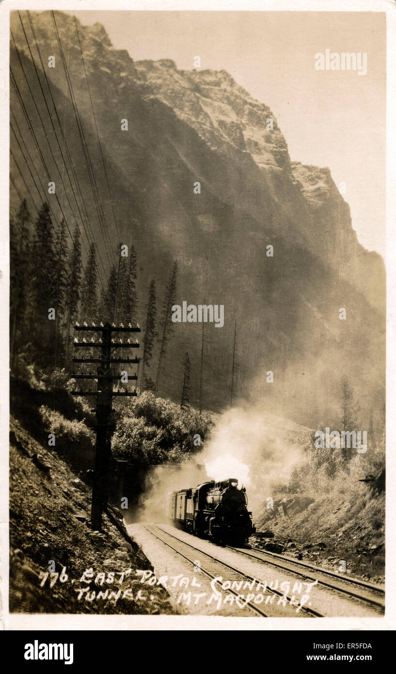 Dampflokomotive verlässt den Connaught Tunnel Stockfoto