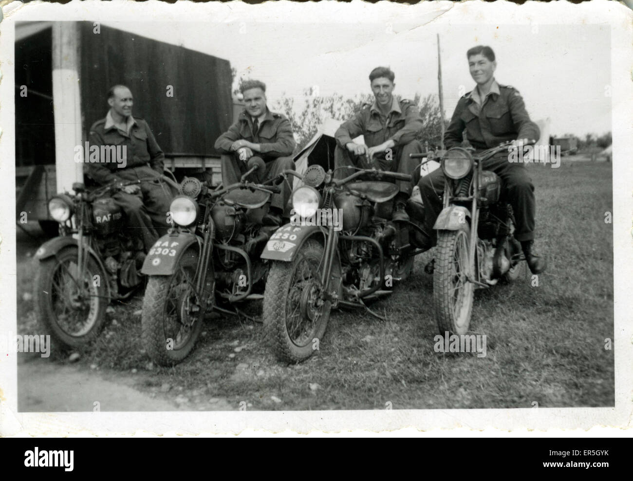 2. Weltkrieg RAF Motorräder, England.  1940er Jahre Stockfoto