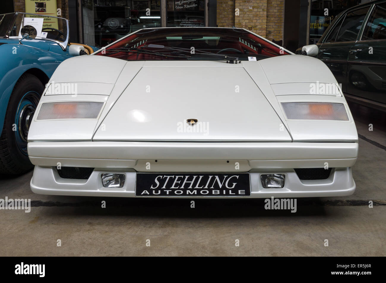 Ein Mittelmotor-Supersportwagen Lamborghini Countach LP 25-jähriges Jubiläum, 1990. Stockfoto