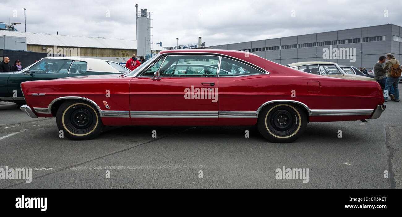 BERLIN - 10. Mai 2015: Full-size Car Ford Galaxie 500 / XL. Seitenansicht. 28. Berlin-Brandenburg-Oldtimer-Tag Stockfoto