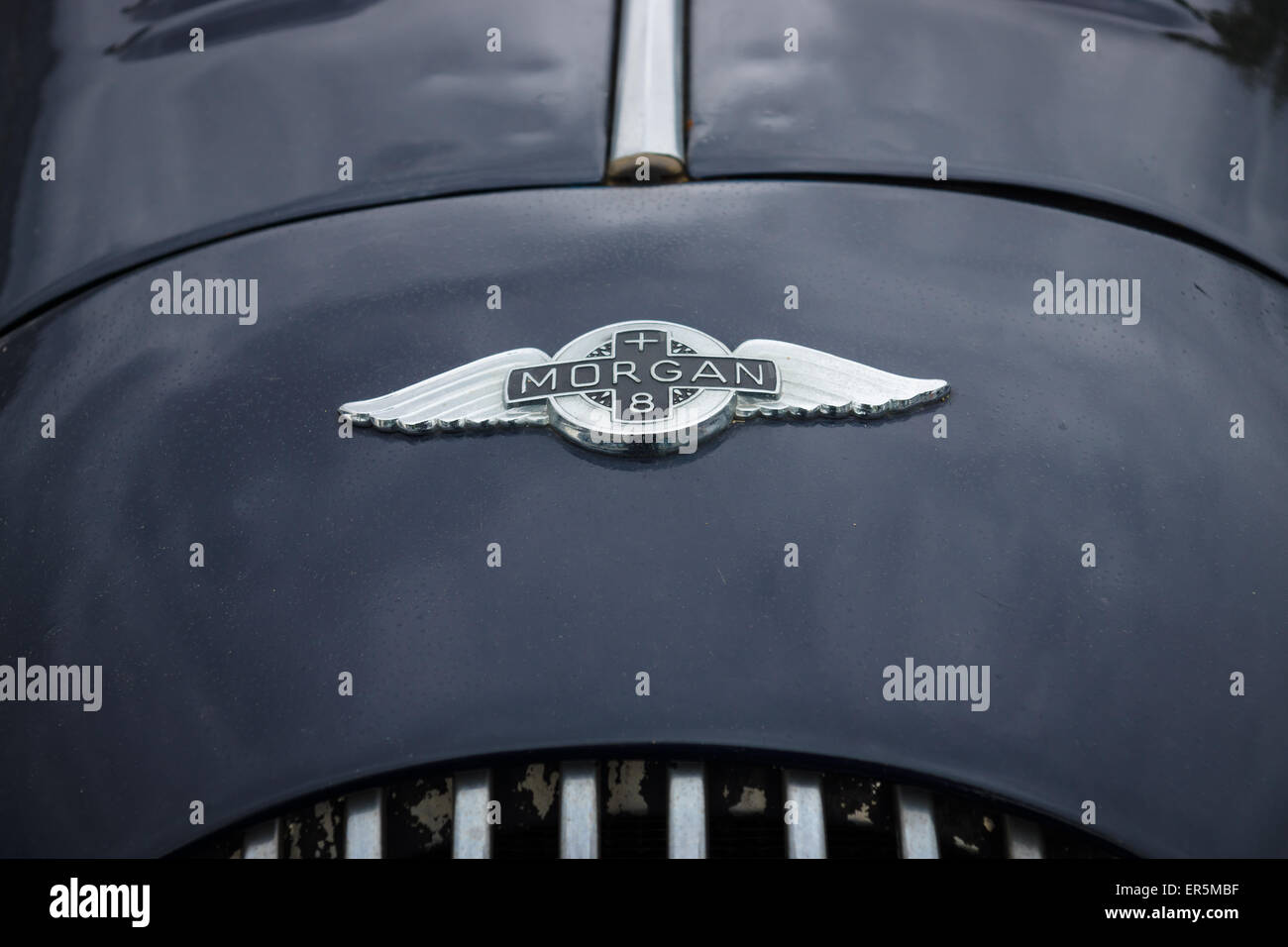 BERLIN - 10. Mai 2015: Emblem eines Sportwagens Morgan Plus 8. 28. Berlin-Brandenburg-Oldtimer-Tag Stockfoto