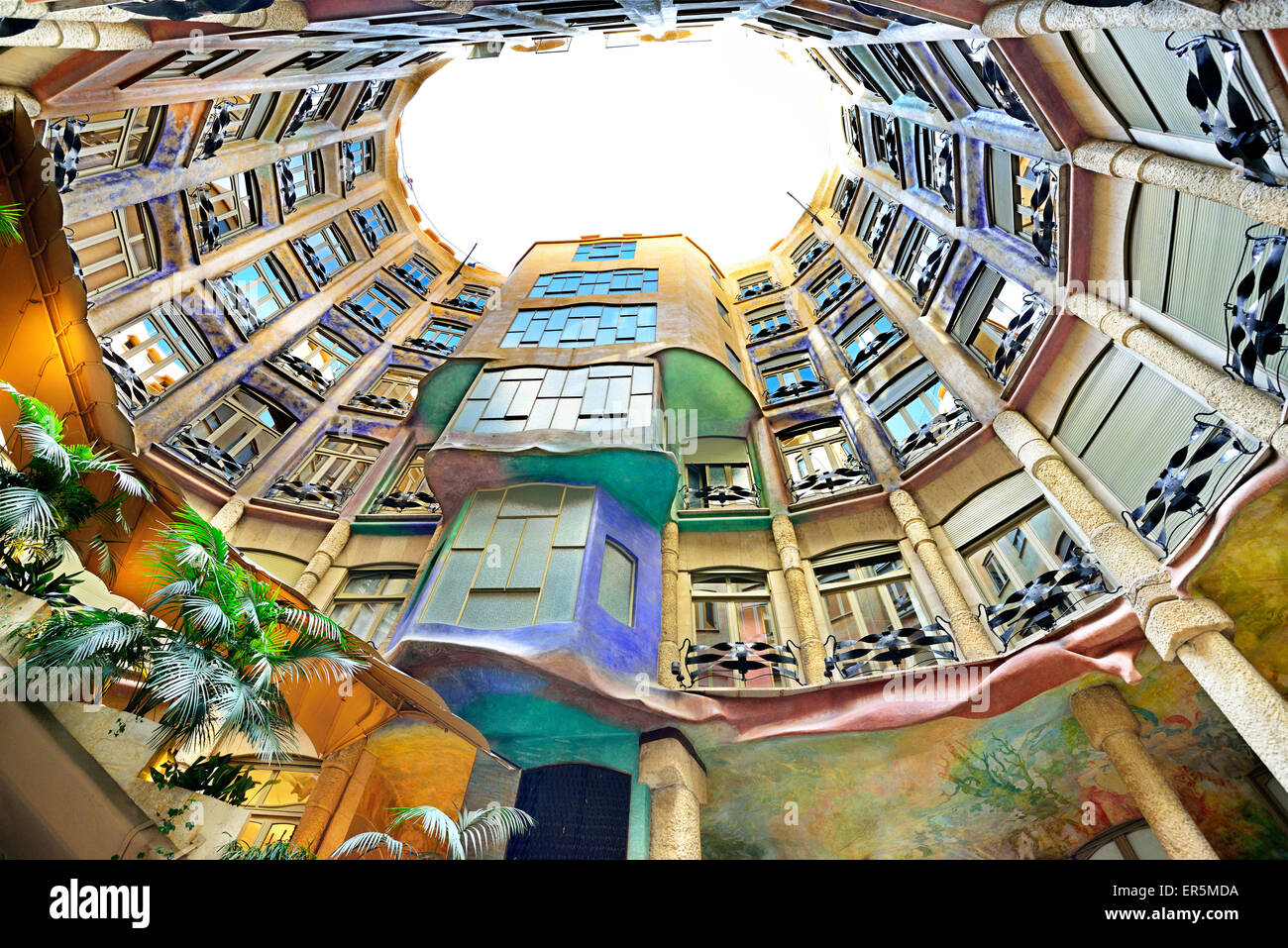 Casa Mila, Casa Milà, La Pedrera, Atrium, Architekt Antoni Gaudi ...