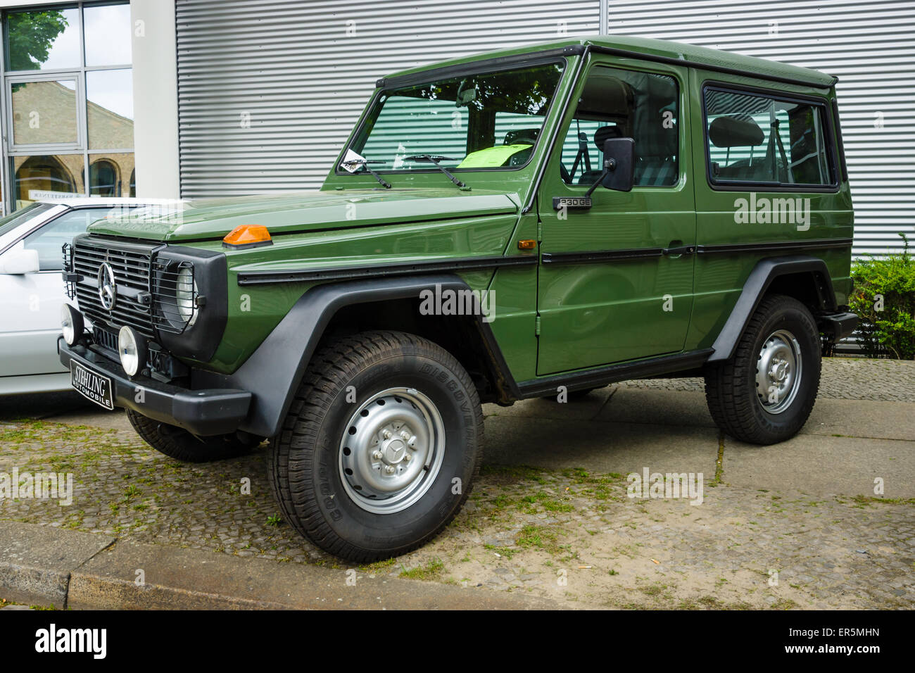 BERLIN - 10. Mai 2015: Full-Size-Luxus SUV Mercedes-Benz 230GE (W460 ...
