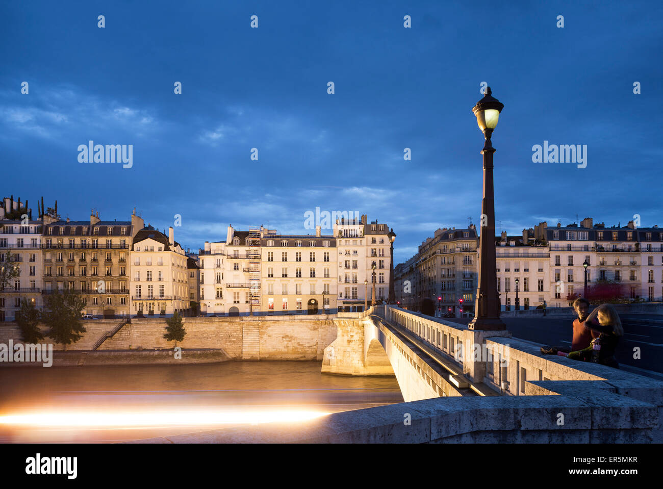 Blick vom Pont De La Tournelle, le Quai d ' Orléans und Quai de Bethune ri, Ile Saint-Louis, Paris, Frankreich, Europa, UNESCO-Welt Stockfoto